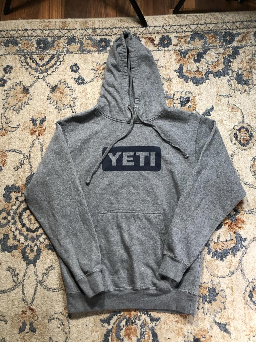 Yeti Hoodie Sweatshirt Mens Medium Gray Fleece Pullover Kangaroo Pocket Logo
